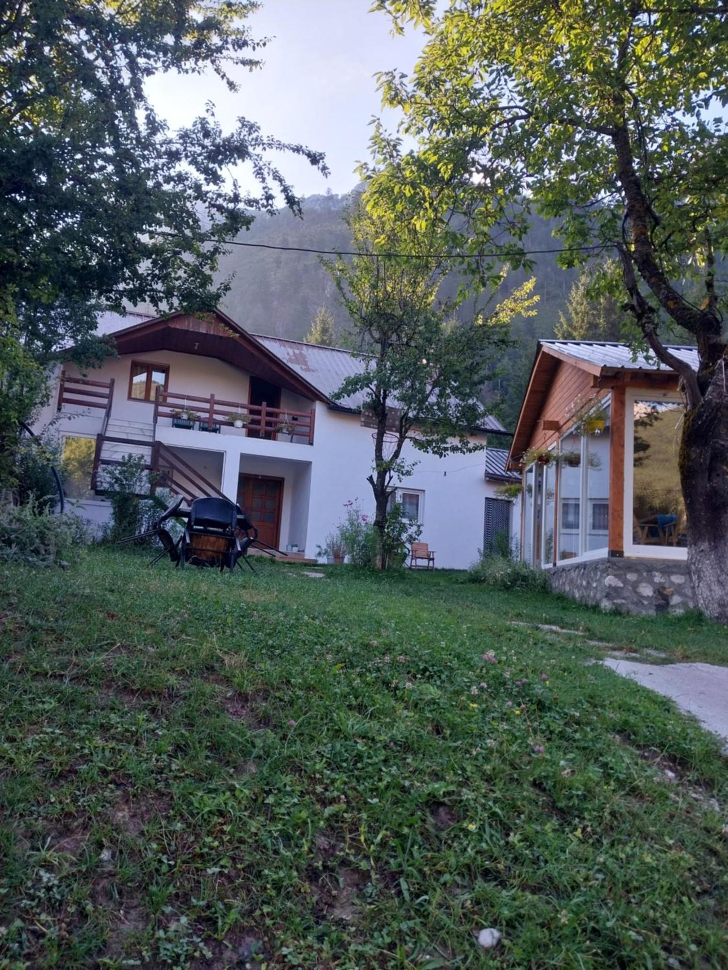 瓦勒博内Bujtina Arlindi住宿加早餐旅馆 外观 照片