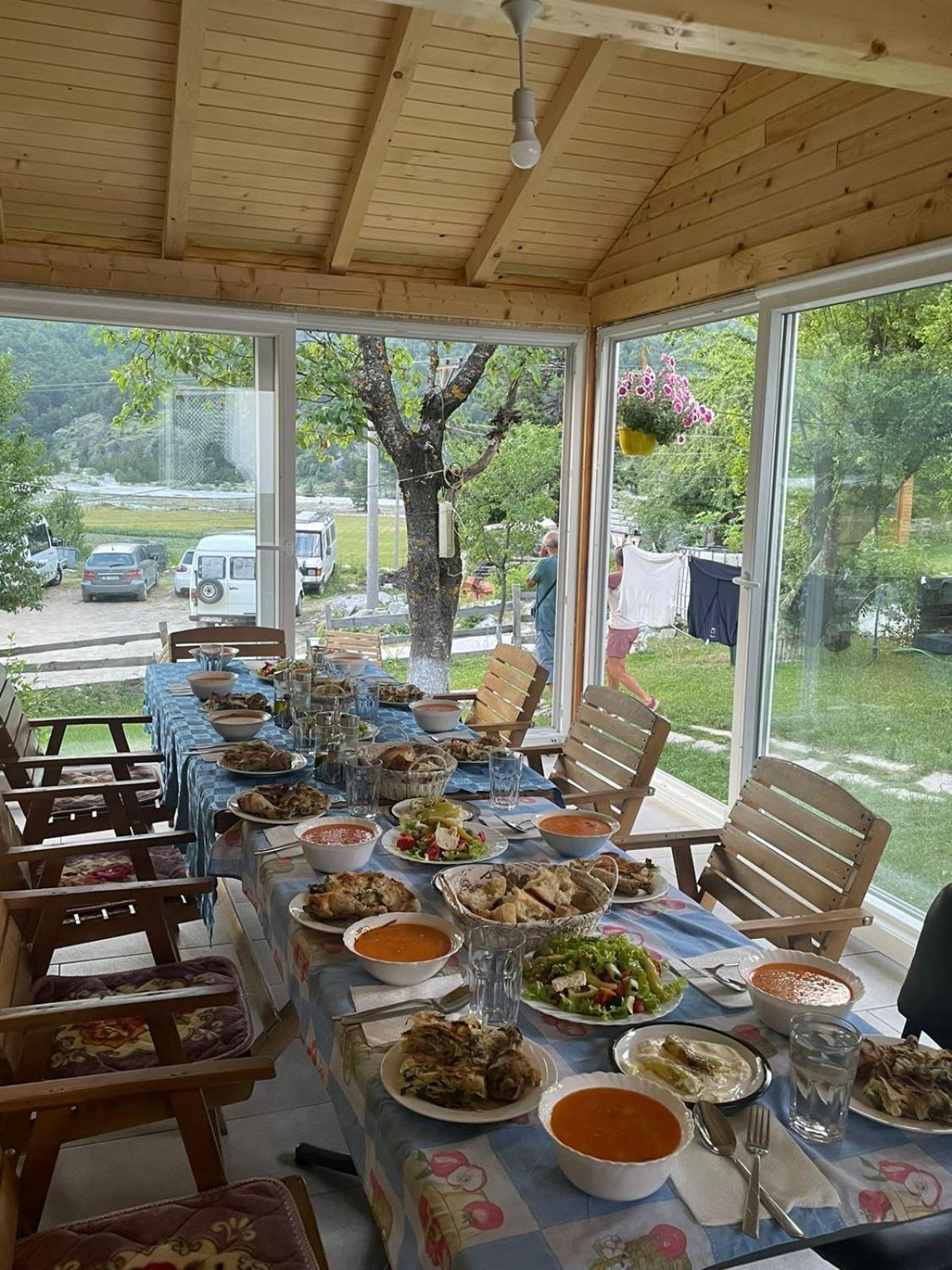 瓦勒博内Bujtina Arlindi住宿加早餐旅馆 外观 照片