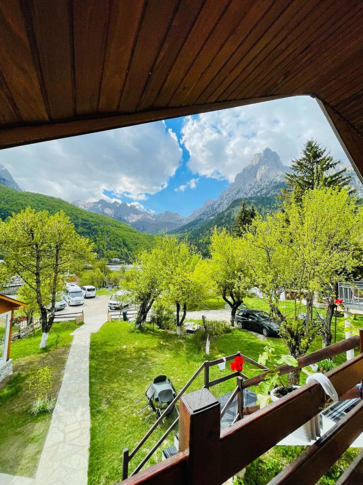 瓦勒博内Bujtina Arlindi住宿加早餐旅馆 外观 照片
